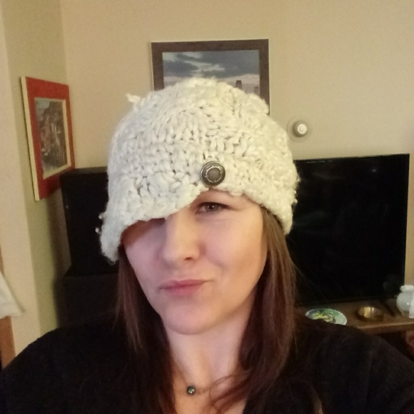 Meet your Posher, Cindy - Picture 2 of 2